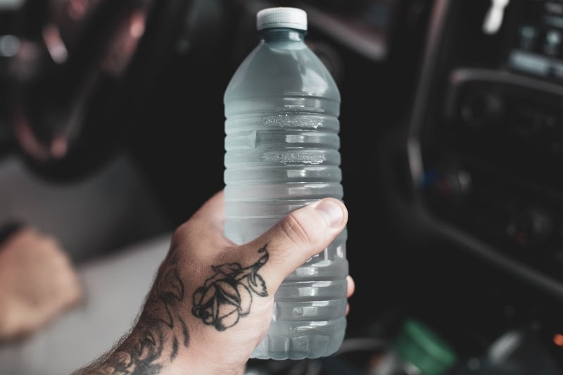 Using PET bottles for hot filling with various benefits