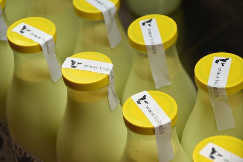 Glass material comes with health benefits more than plastic or metal material