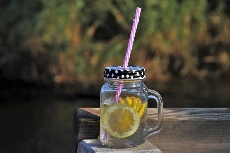 Lemon juice is one of the drinks detoxes