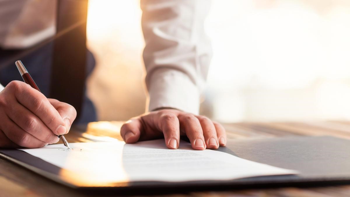 Remember to consider carefully before signing the beverage manufacturing contract