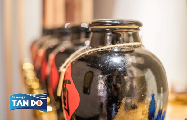 Baijiu preserve in ceramic jars
